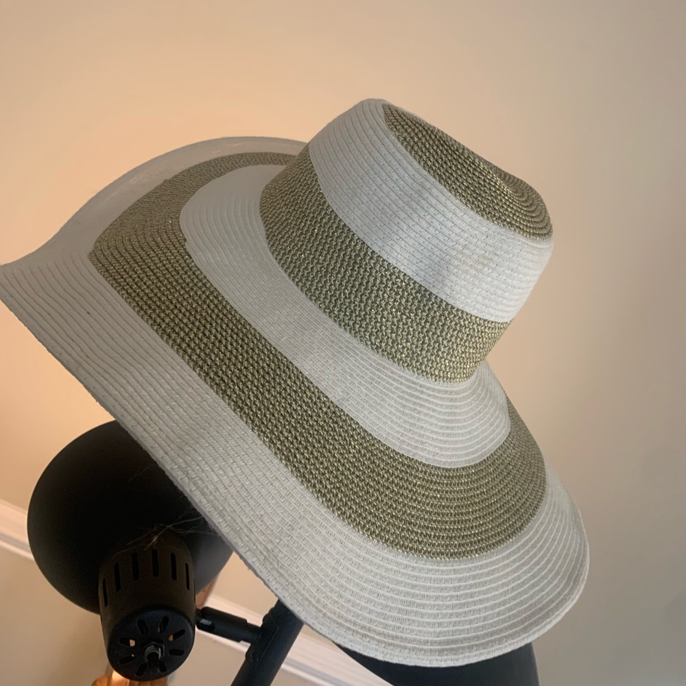 Chico’s Brand new w/o tags Gold metallic and cream striped sunhat